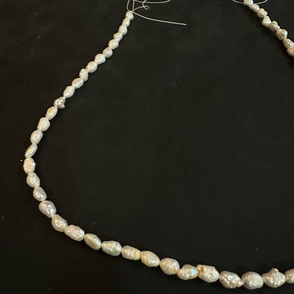 Mother-of-Pearl Round Jewelry Making Beads - Picture 3 of 7